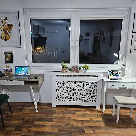 Charming, Cozy & Joyful Modern Oasis Apartament *